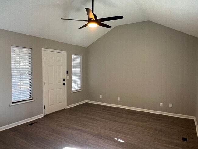 Foto del edificio - North Macon Private Gated Community Living is awaiting you!!