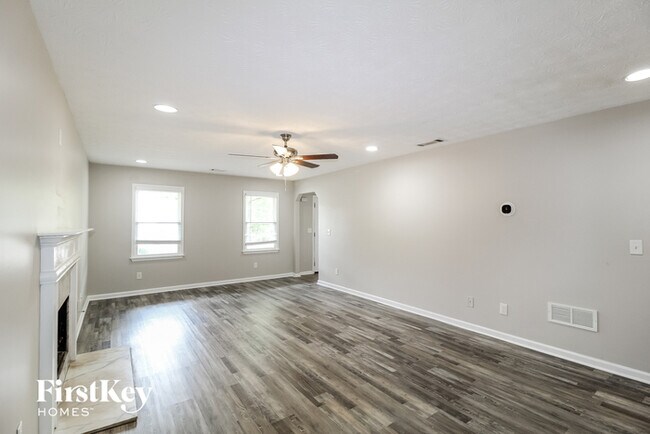 Building Photo - 1406 Windy Ridge Ct SE