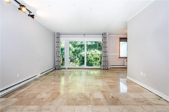 Building Photo - 130 Colonial Pkwy
