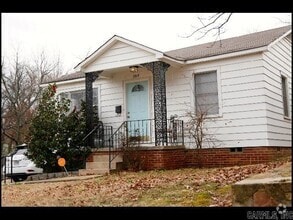 Building Photo - 5919 Woodlawn Dr