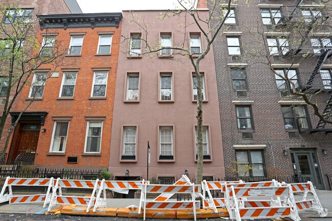 Foto del edificio - 326 W 19th St