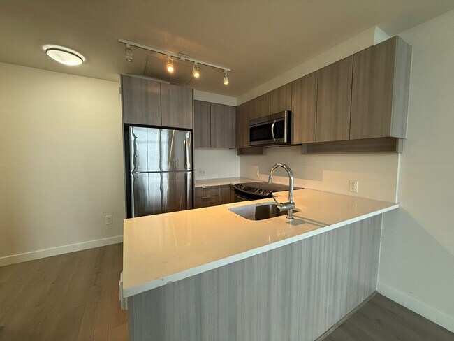 Photo du bâtiment - 13308-13308 Central Ave