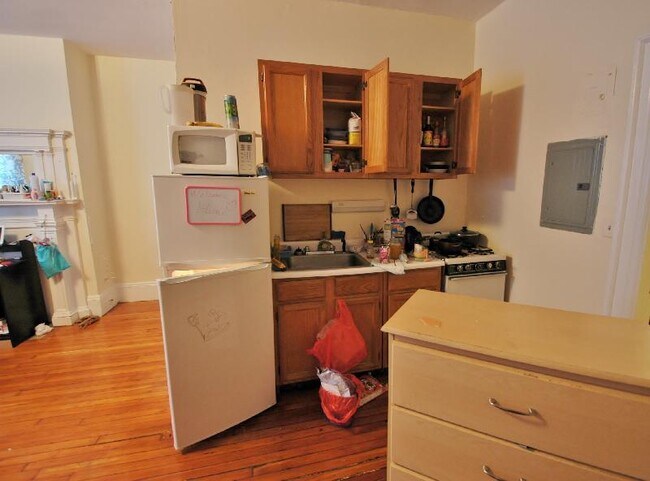 Building Photo - 116 Hemenway St