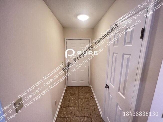 Foto del edificio - 2 Bd Townhome in Shaftesbury!!