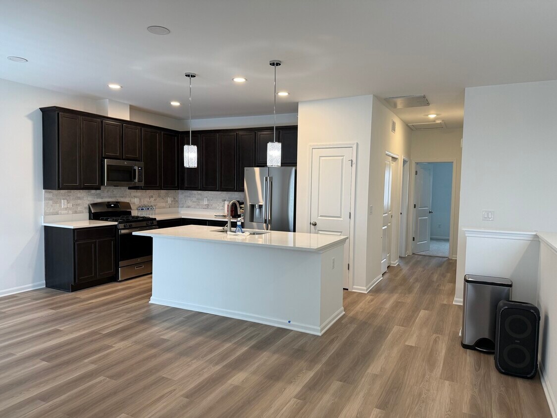 Foto principal - 287 Kingsport Dr