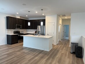 Building Photo - 287 Kingsport Dr