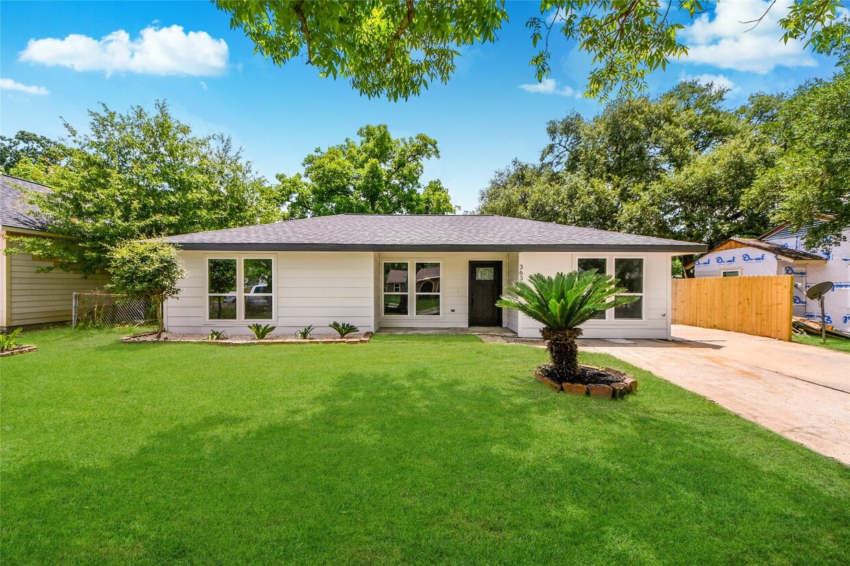 Primary Photo - 3630 Alsace St