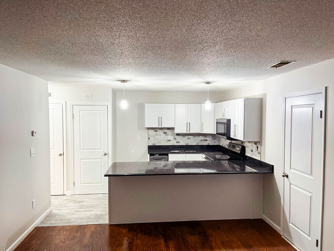 Foto principal - Renovated 1 Bedroom Condo in Westville!