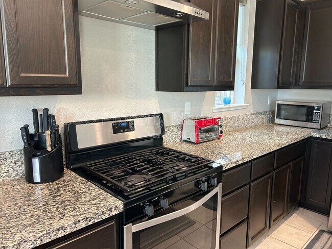 Foto del edificio - 5243 Comfrey St