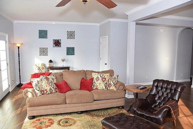 Building Photo - Discover Potential: Expansive 2,439 Sq Ft Space in Vibrant Nashville Locale!