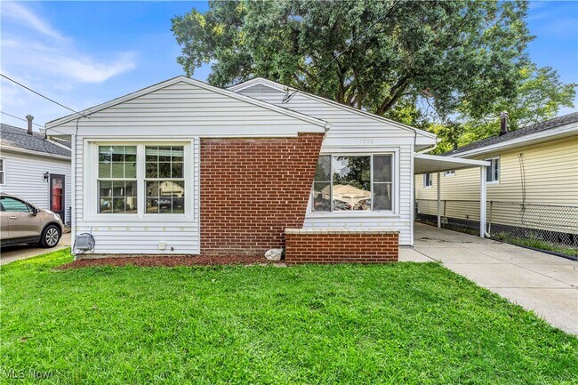 Building Photo - 1253 Hilltop Dr
