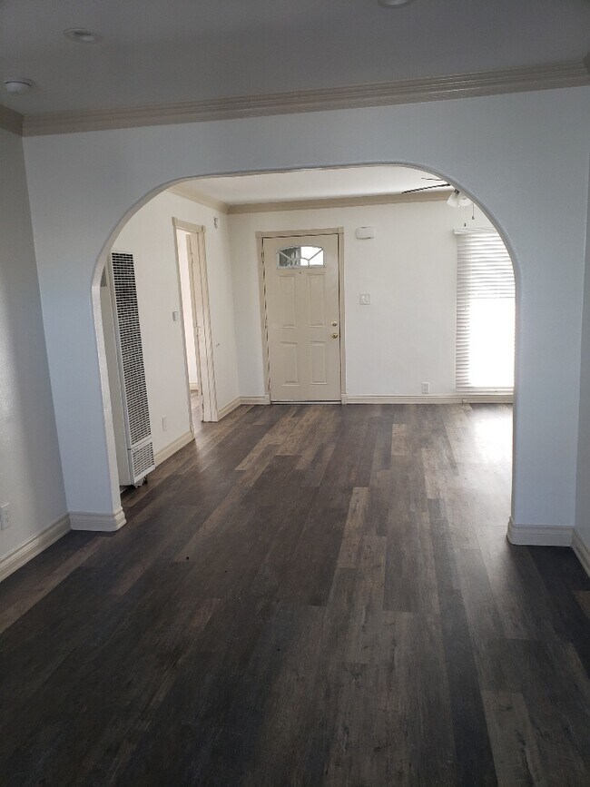 DINING RM - 2741 S West View St