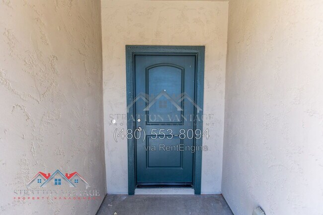 Foto del edificio - 24530 W Flores Dr
