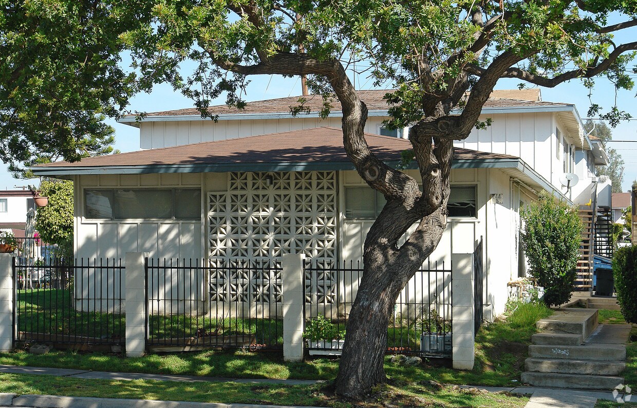 Building Photo - 1776 Wallace Ave