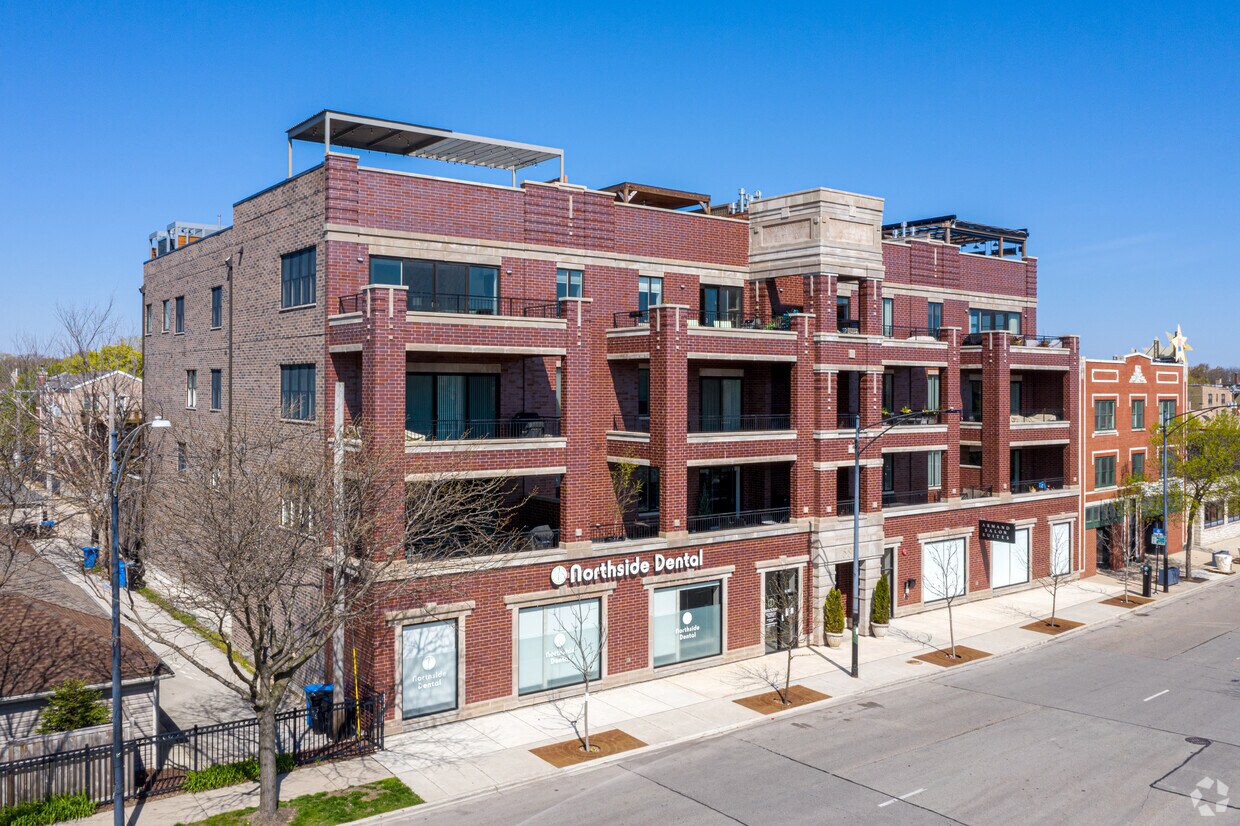 Primary Photo - 5820 N Clark St