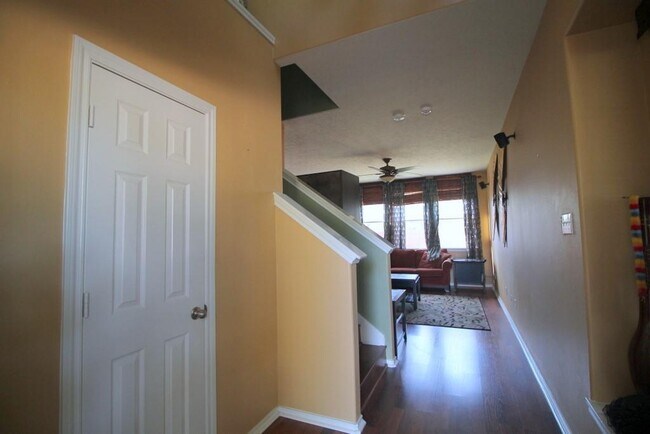 Building Photo - 25230 Finchgrove Ln