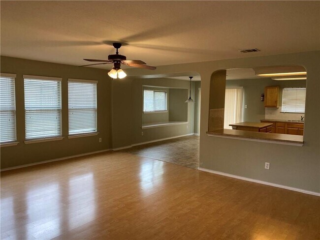 Foto del edificio - 1025 Apollo Circle, Round Rock, TX 78664 -...