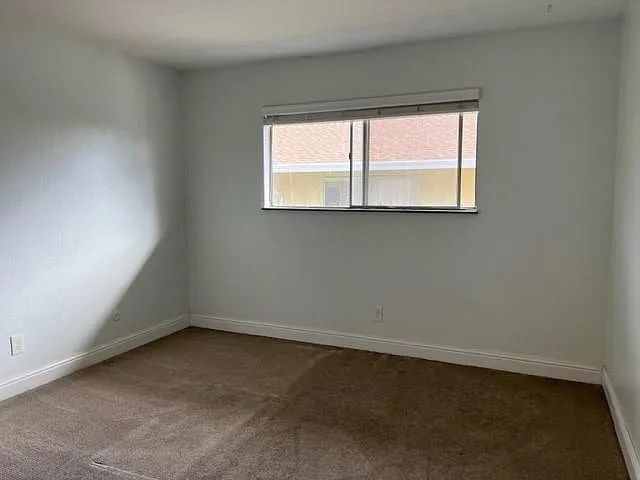 Foto del edificio - 2 bedroom 1 bth upper unit