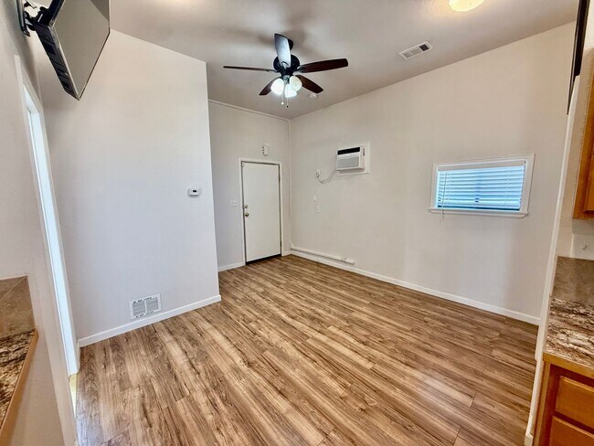 Foto del edificio - 1342 N Washington Ave