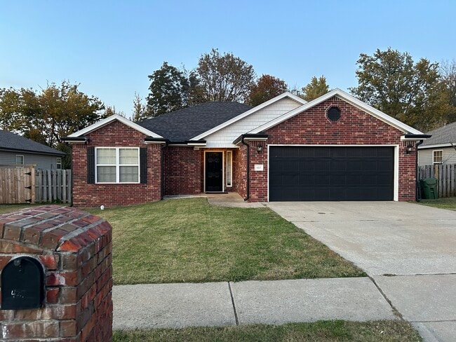 Photo - 427 E McCann Rd House