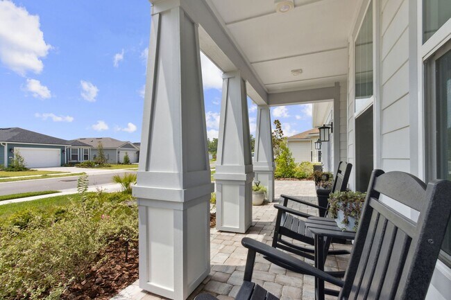 Foto del edificio - Discover the Ideal 55+ Lifestyle in Your N...