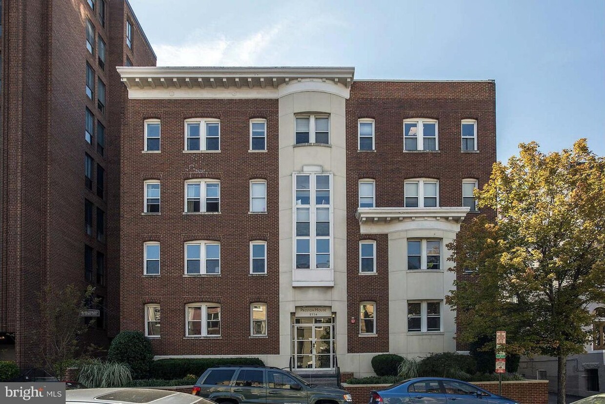 Primary Photo - Spacious and Bright 2BR 2BA in DC Perfect ...