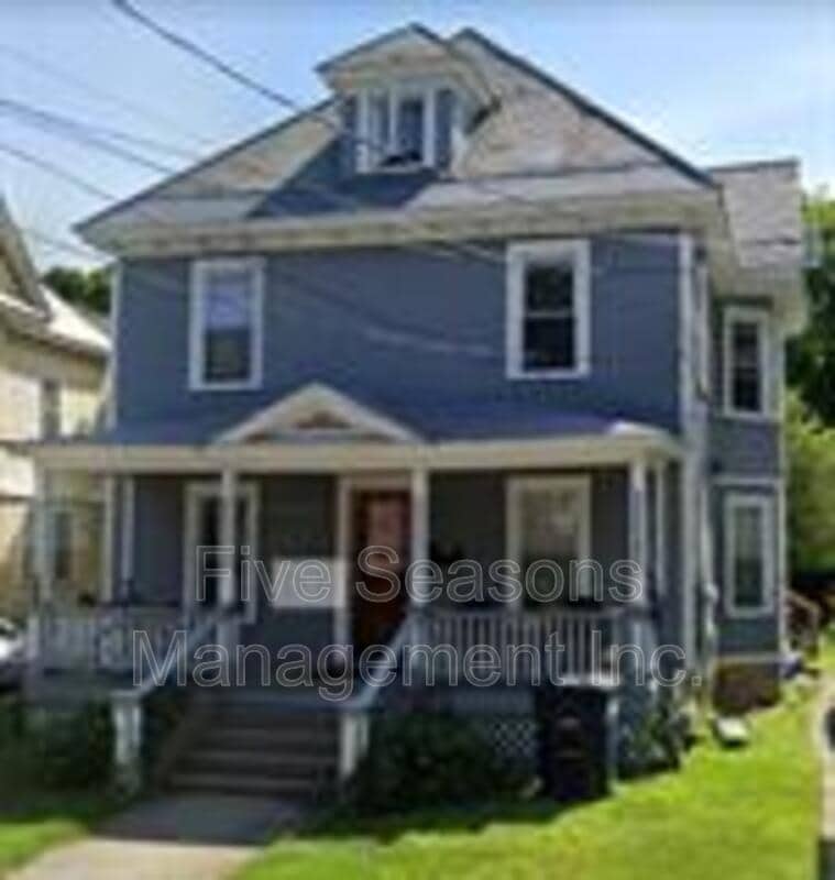Primary Photo - 80.5 N Willard St