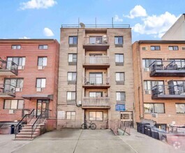 Building Photo - 75-58-75113 113th St