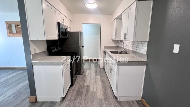 Building Photo - Modern 2BD I 1BA Triplex - Hillsboro