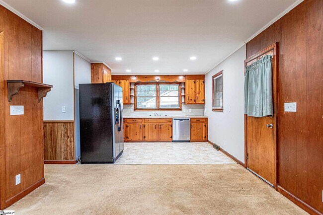 Building Photo - 685 Langley Rd