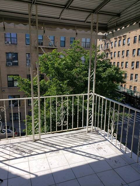 Building Photo - 1854 Phelan Pl