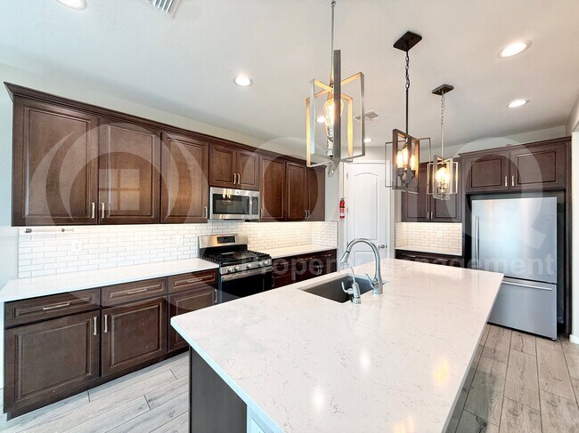 Foto del edificio - 220 S 157th Ln