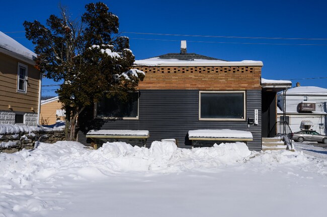 Foto del edificio - 6014 W Lincoln Ave