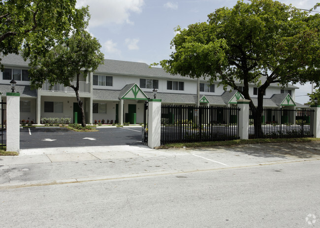 Edificio - M & M Maison Townhomes