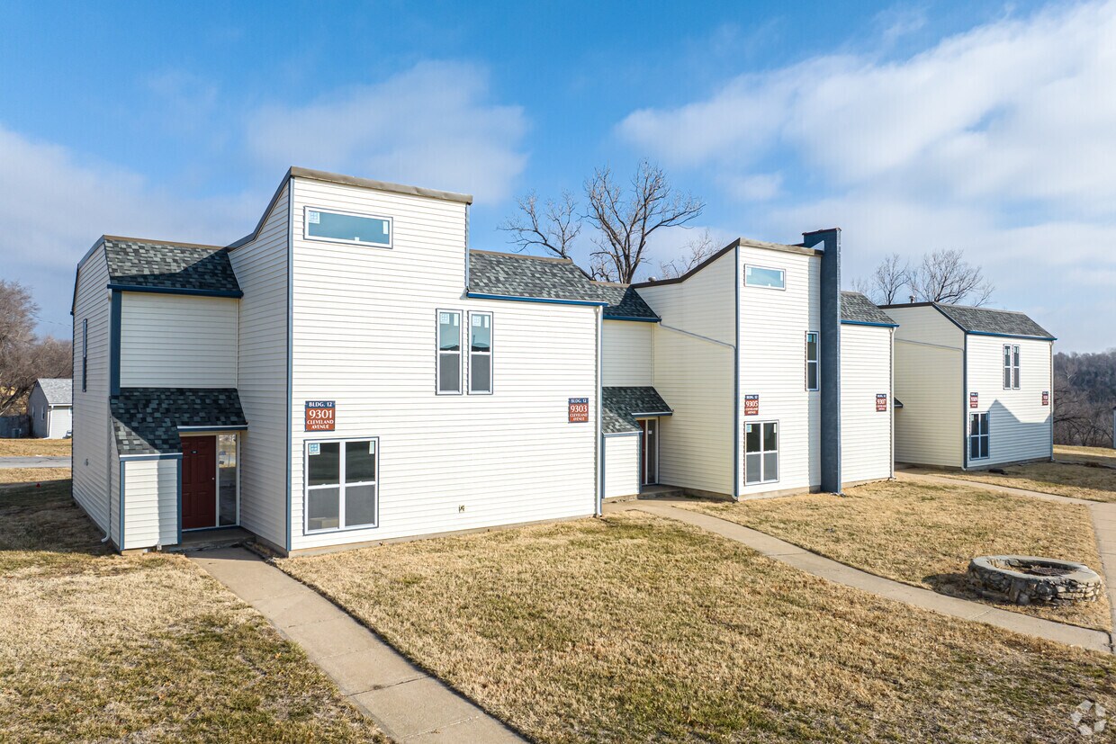 Parc at Creekside 9422 Cleveland Ave Kansas City, MO