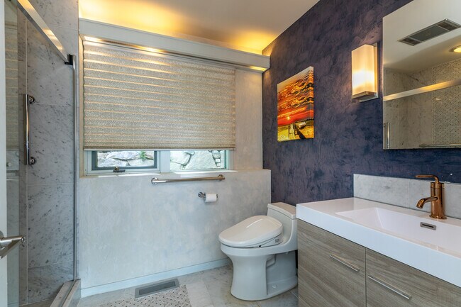Foto del edificio - 250 Westledge Dr