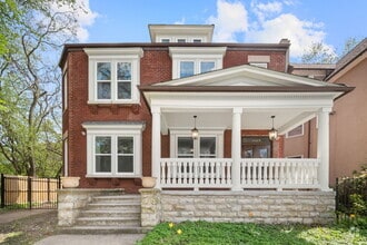 Building Photo - 1025 E 48th St