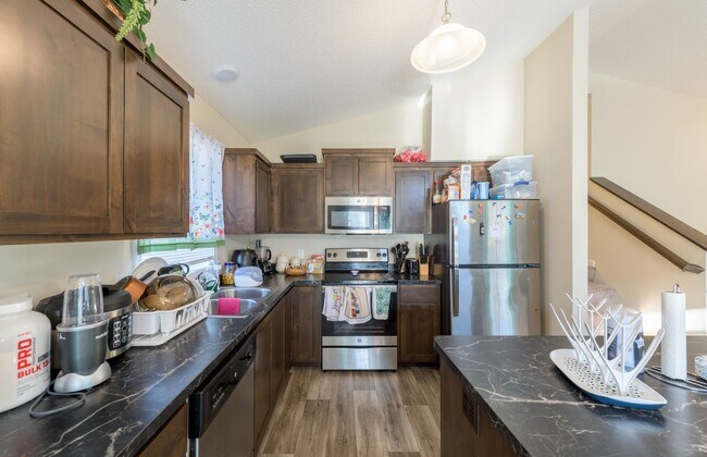 Building Photo - Beautiful Three Bed Home In Nice and Quiet Shafer Location For Lease! Chisago lakes schools!