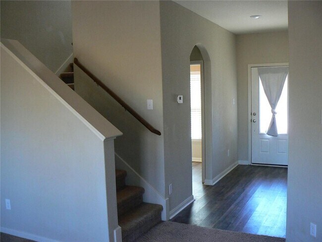 Building Photo - 117 Cherry Tree Ln