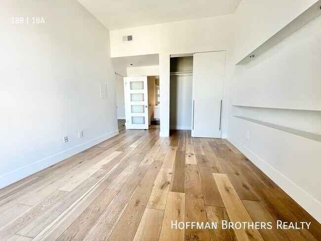 Building Photo - 8813 Burton Way