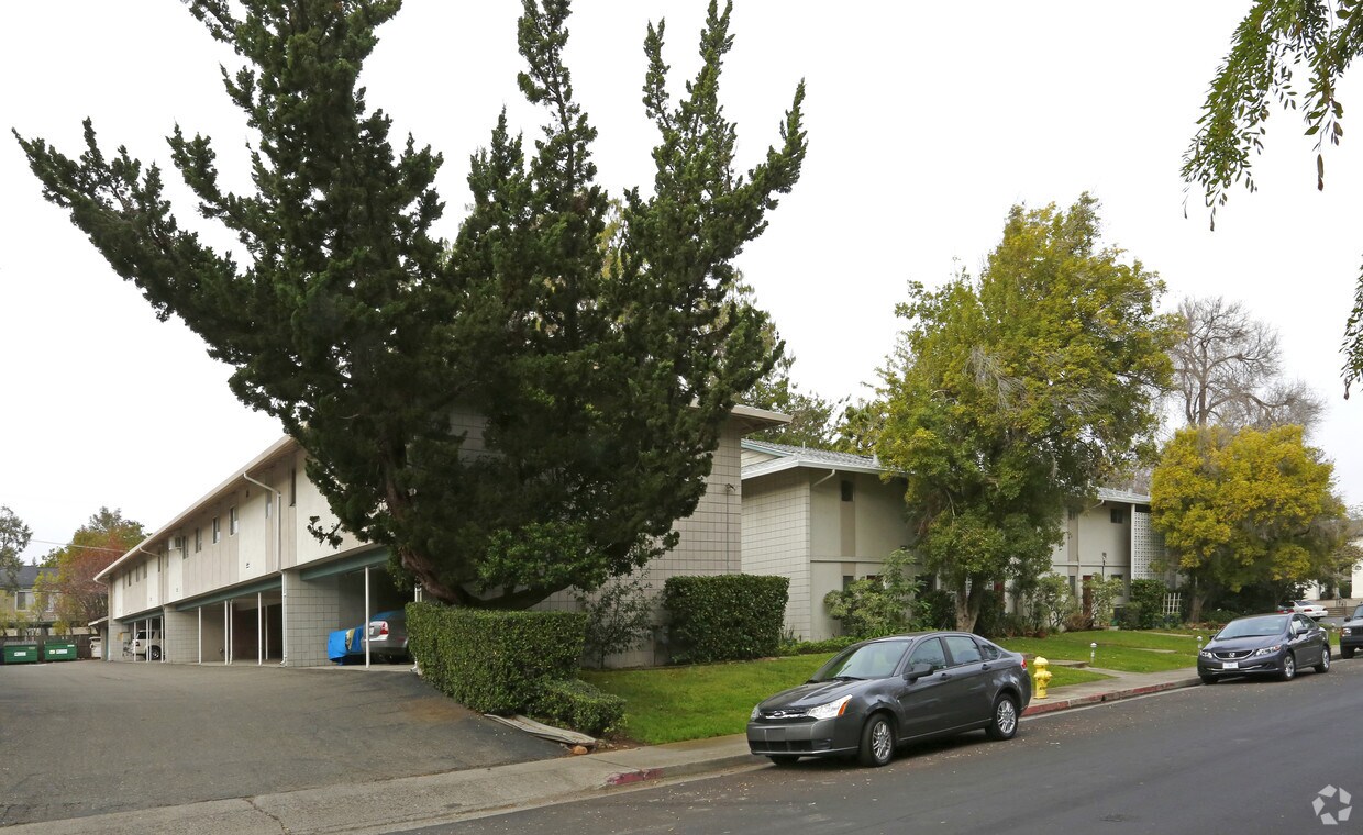 Primary Photo - Oak Rim Apartments