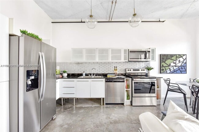 Foto del edificio - 10 SW South River Dr