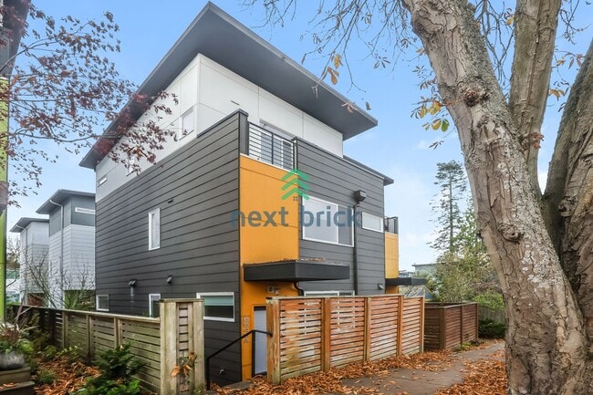 Building Photo - A beautiful 3 bed and 2 bathroom house for rent