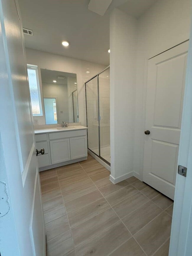 Building Photo - 27326 Sweetwater Bay Dr