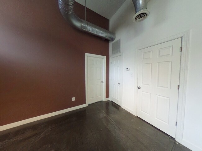 Building Photo - 301 Goshen St