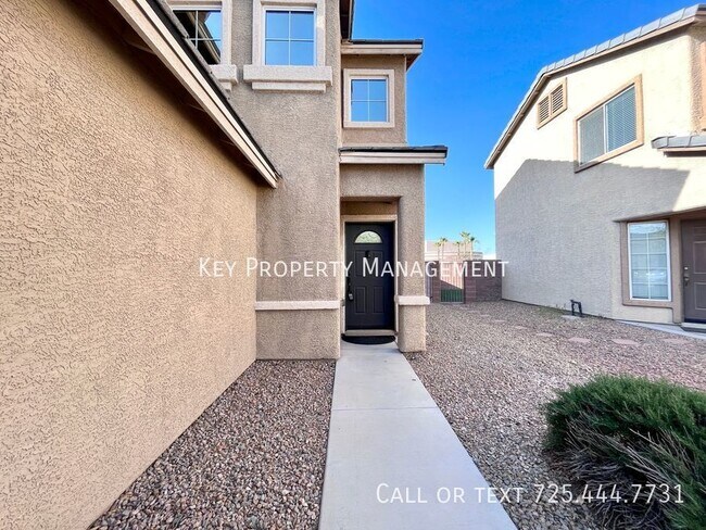 Foto del edificio - GORGEOUS 3 BED 2.5 BATH 2 STORY HOME IN HE...