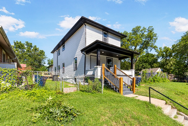 Building Photo - 2108 College Ave
