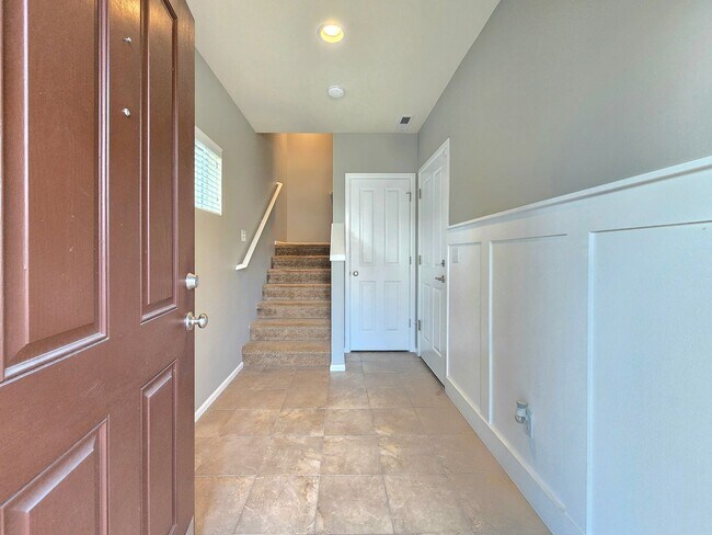 Foto del edificio - 4 Bedroom Home with Lake Views Available N...