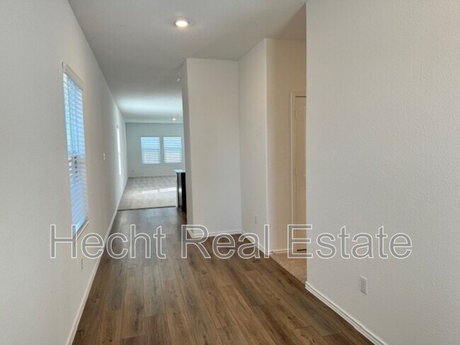 Building Photo - 426 Bass Dr