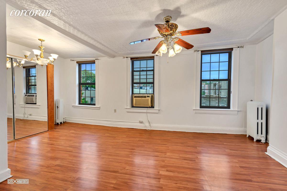 Primary Photo - 714 5th Ave